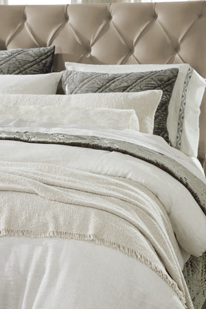 Andrea Coverlet, Ivory