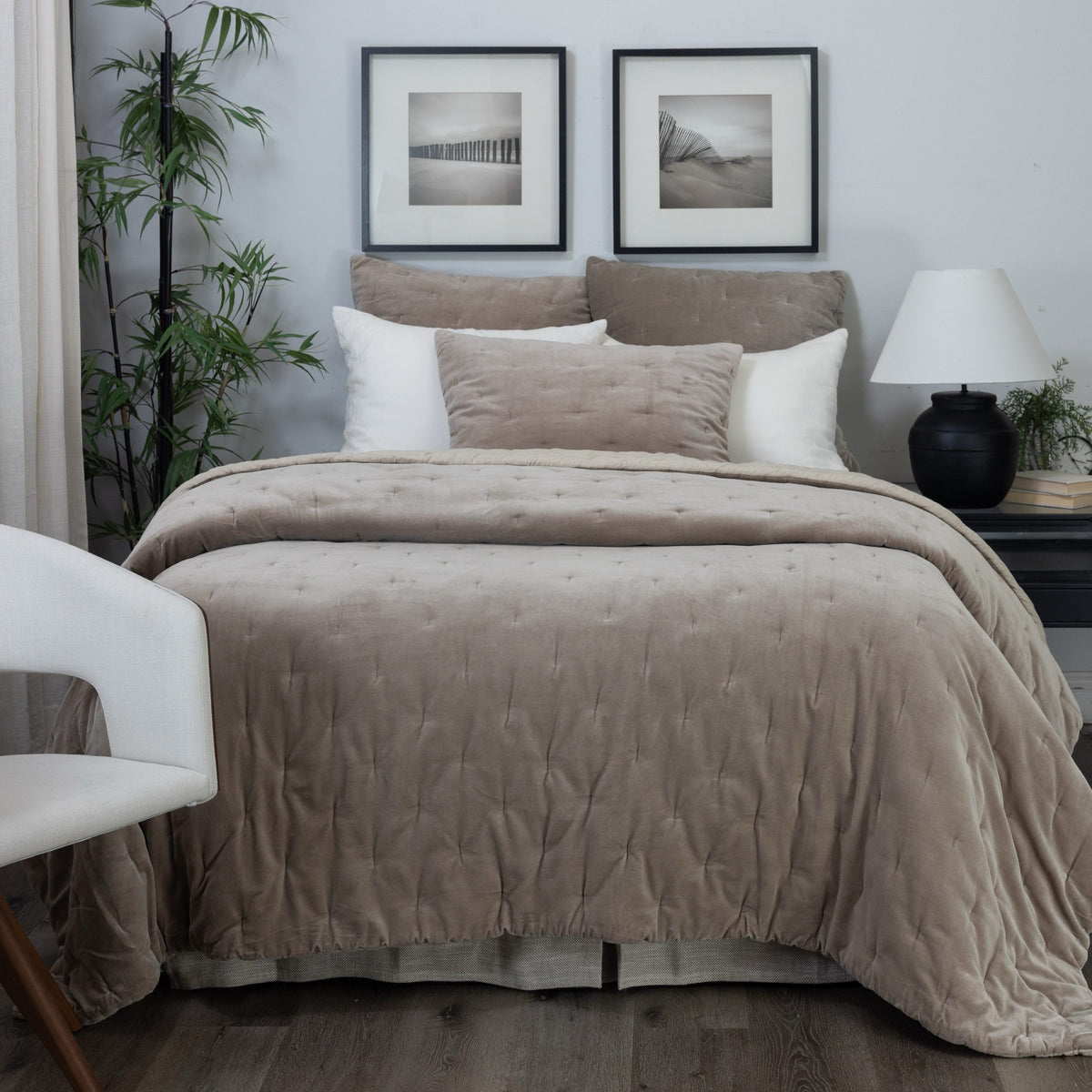 Mesa Linen & Velvet Quilt - Mushroom