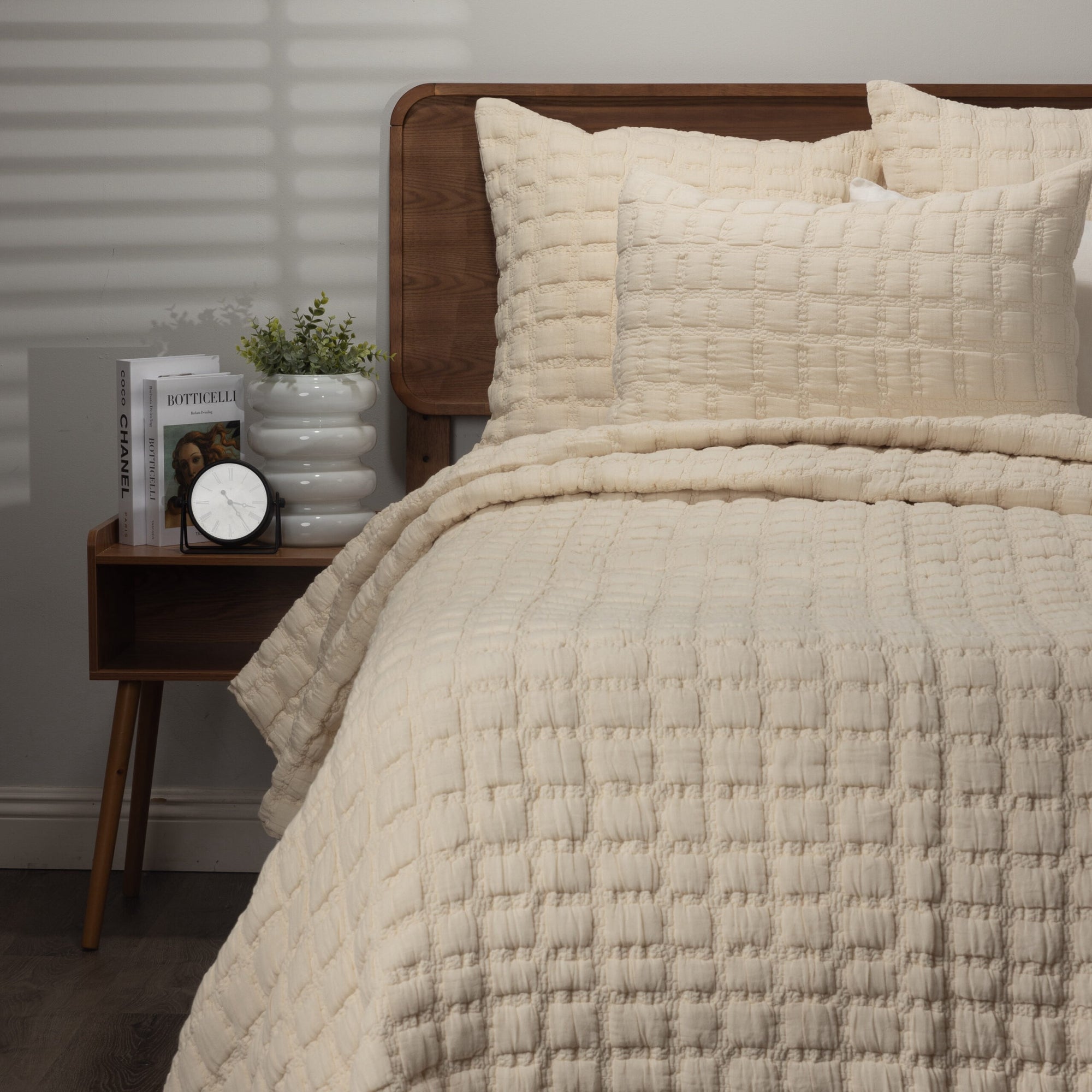 Claudia Quilt, Broken White