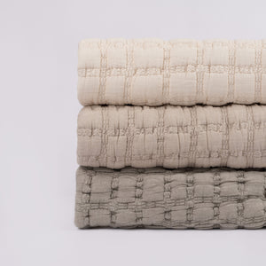 Claudia Quilt, Broken White