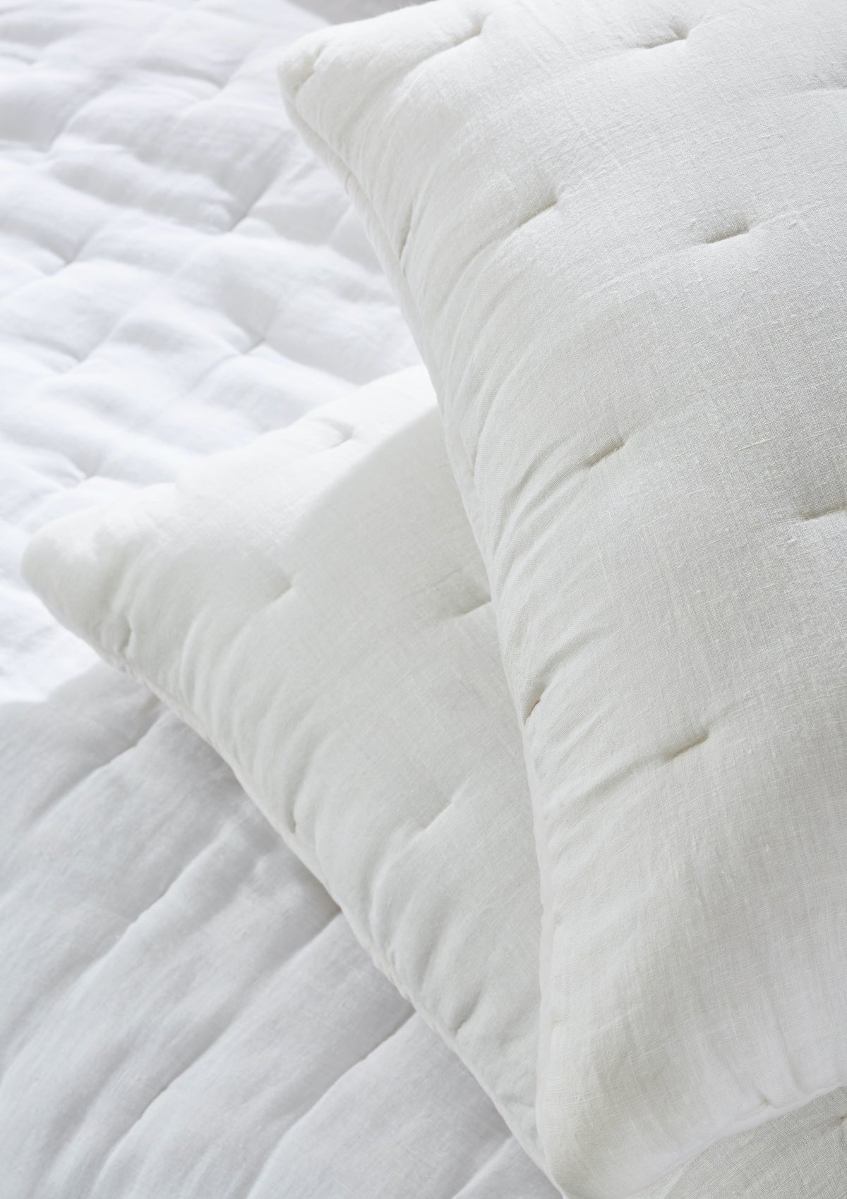 Mesa Linen and Velvet Quilt- Ivory