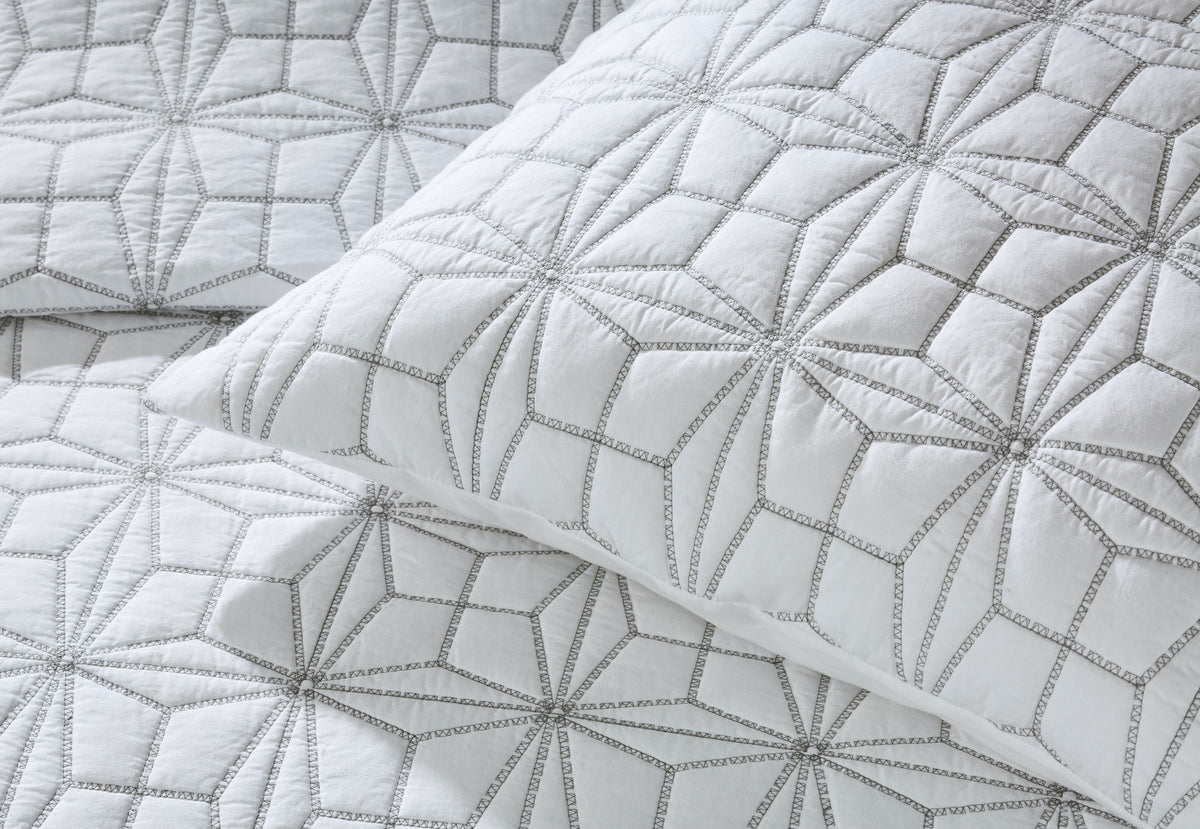 Victoria Quilt - Grey